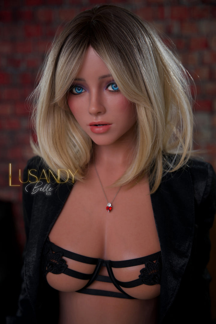 Belle - Poupée en silicone Lusandy 165cm/5'4" Bonnets D