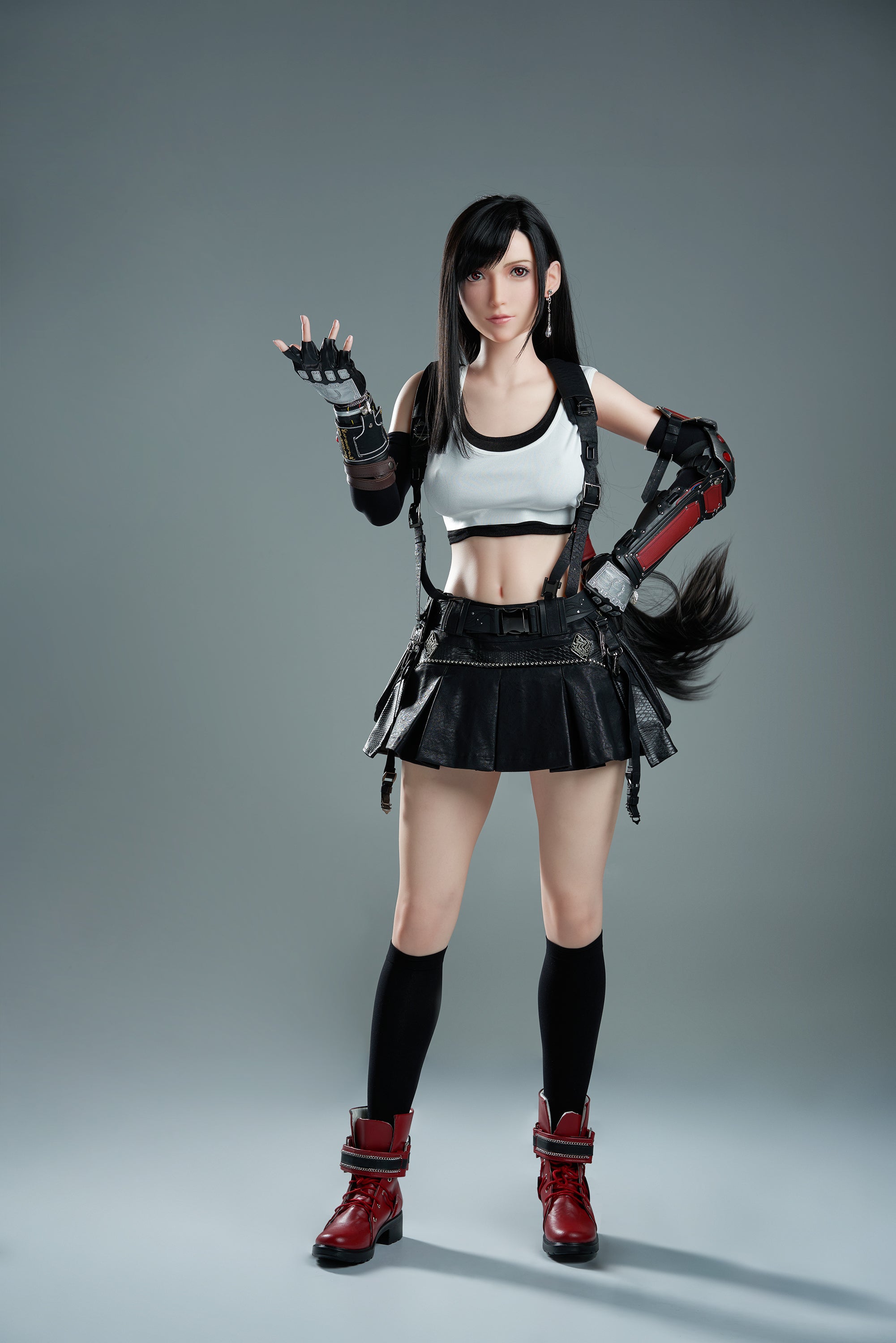 Poupée en silicone Lady Tifa (jeu) 167 cm/5'5" bonnets D