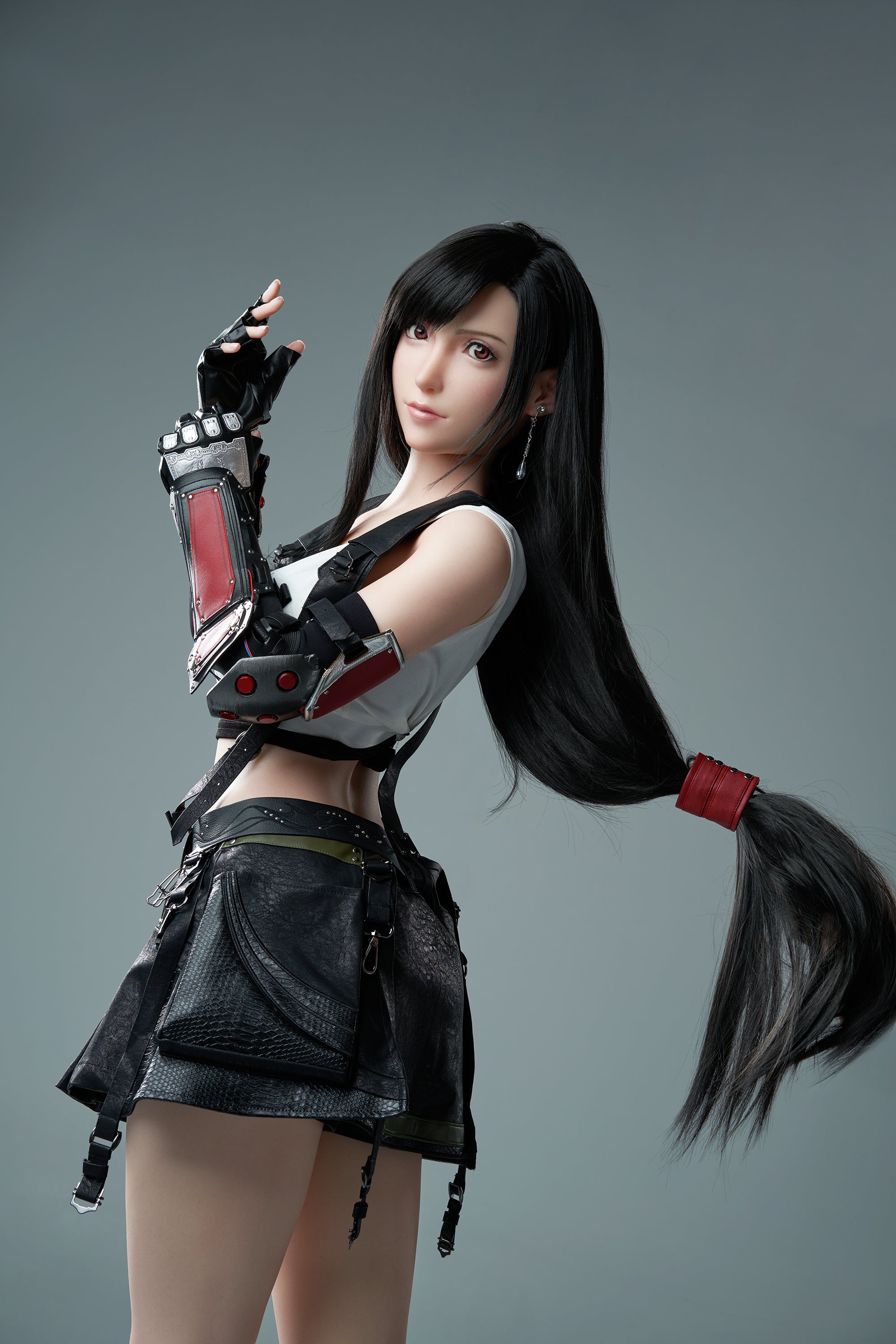Poupée en silicone Lady Tifa (jeu) 167 cm/5'5" bonnets D