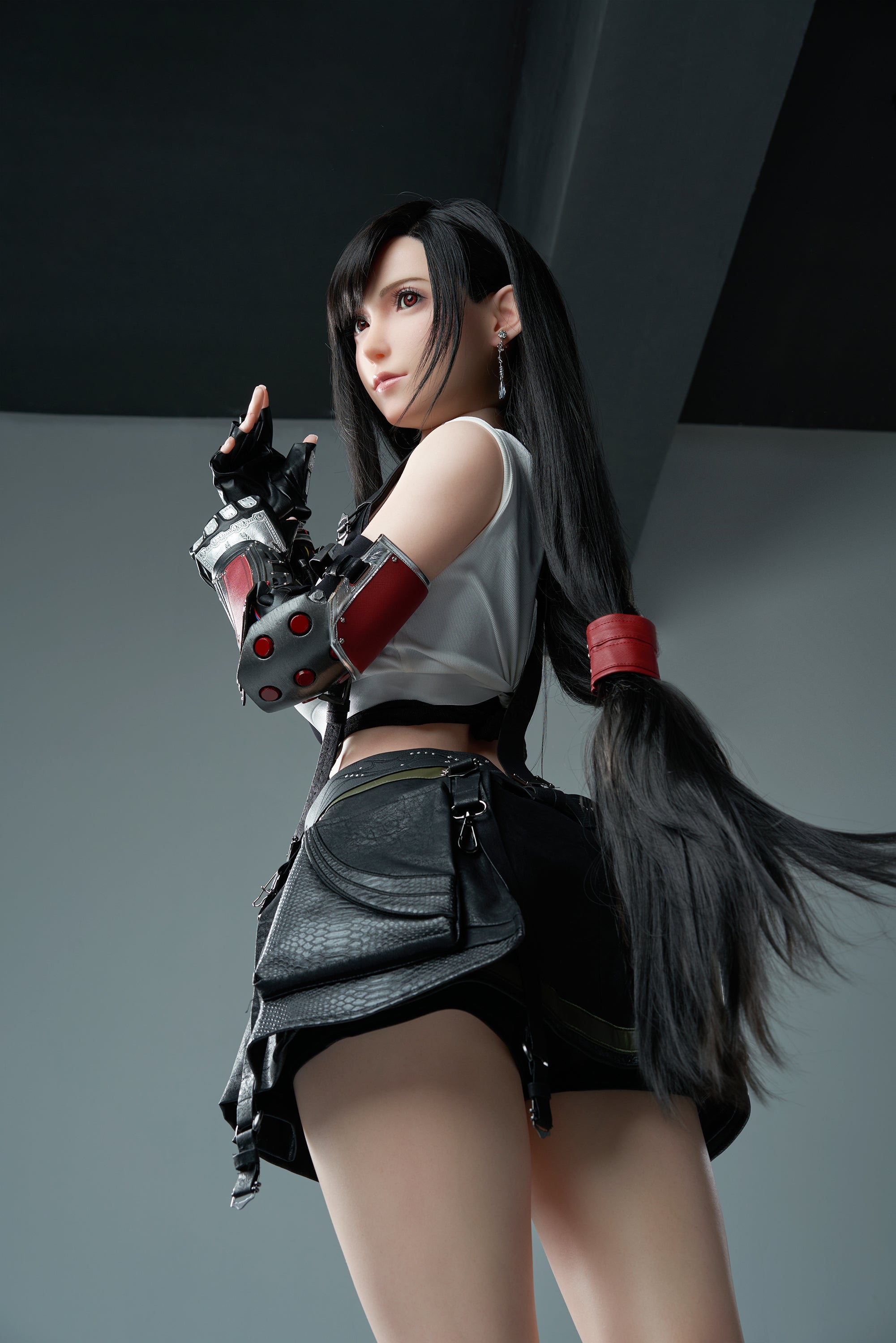 Poupée en silicone Lady Tifa (jeu) 167 cm/5'5" bonnets D