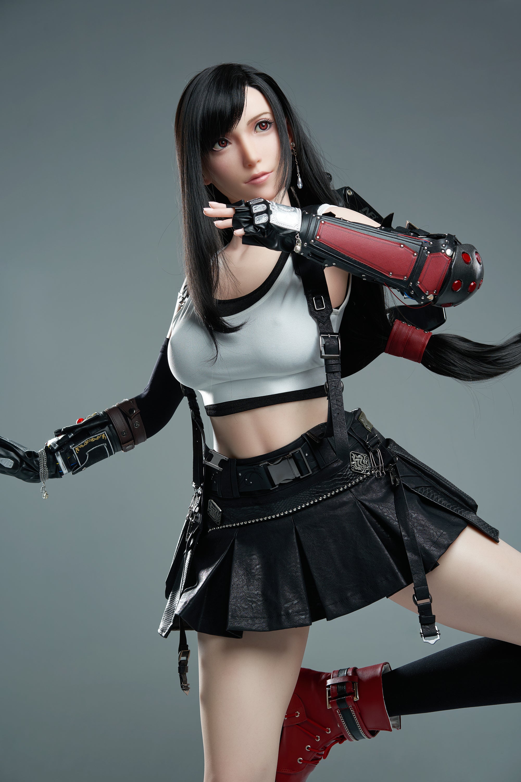 Poupée en silicone Lady Tifa (jeu) 167 cm/5'5" bonnets D