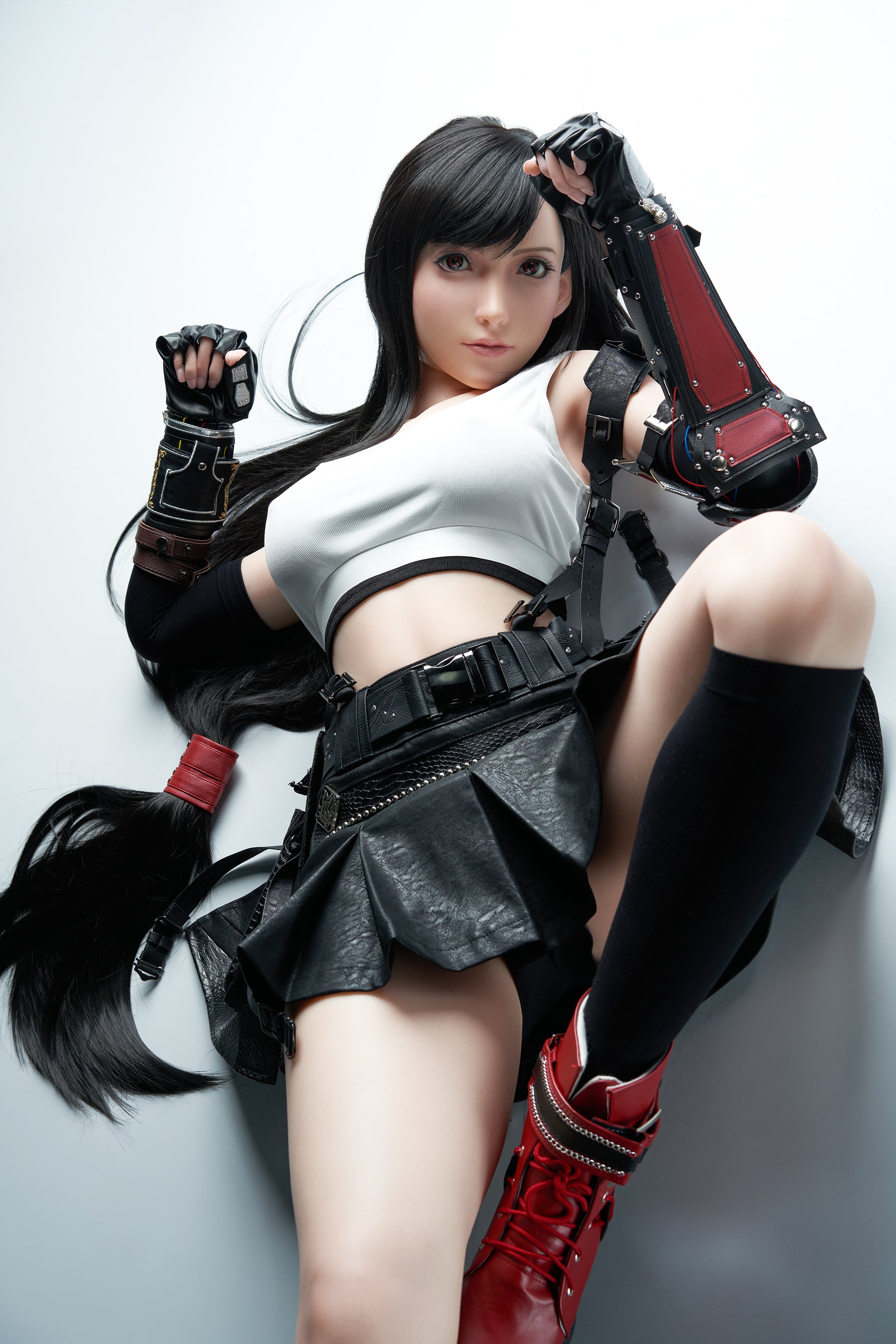 Poupée en silicone Lady Tifa (jeu) 167 cm/5'5" bonnets D