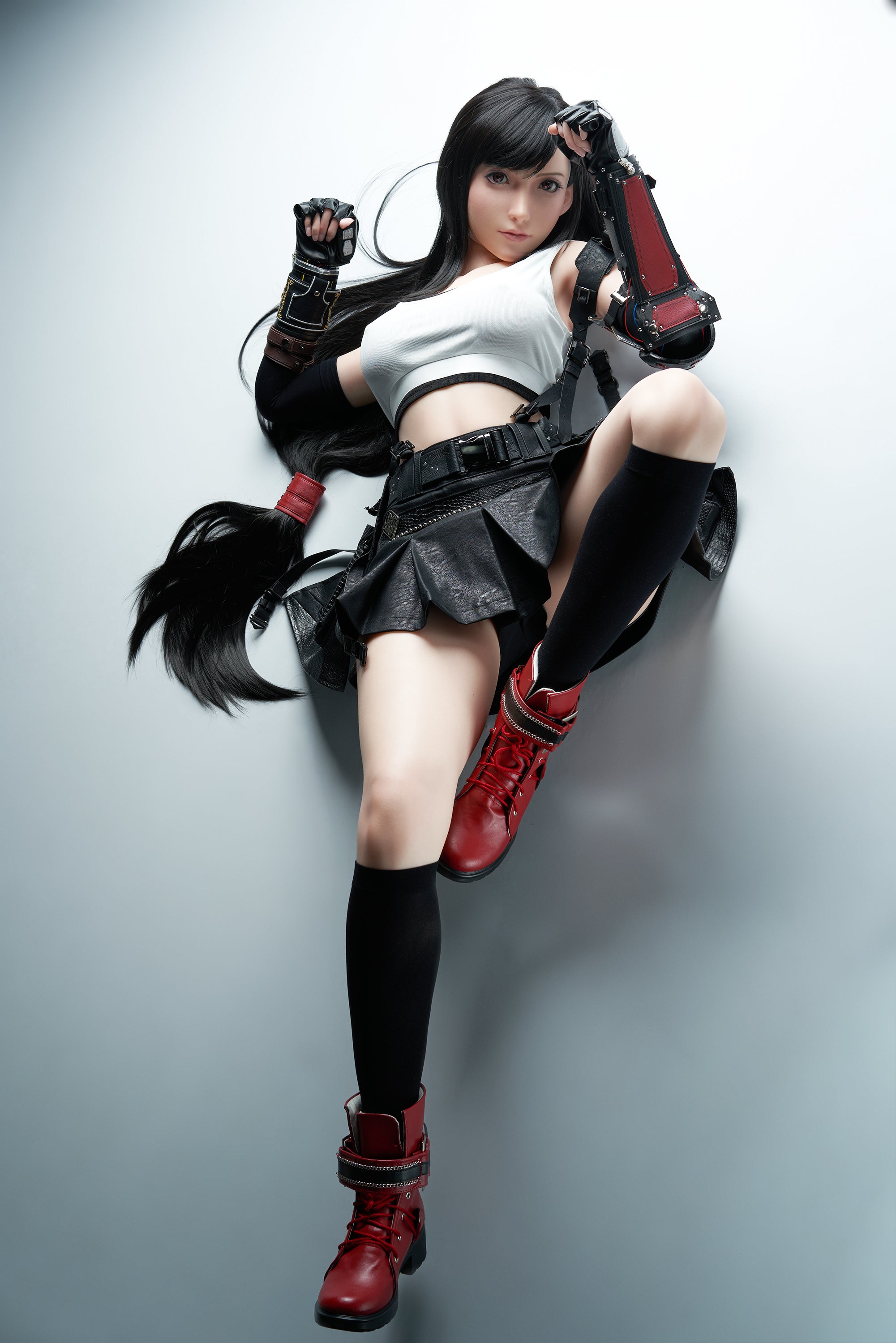 Poupée en silicone Lady Tifa (jeu) 167 cm/5'5" bonnets D