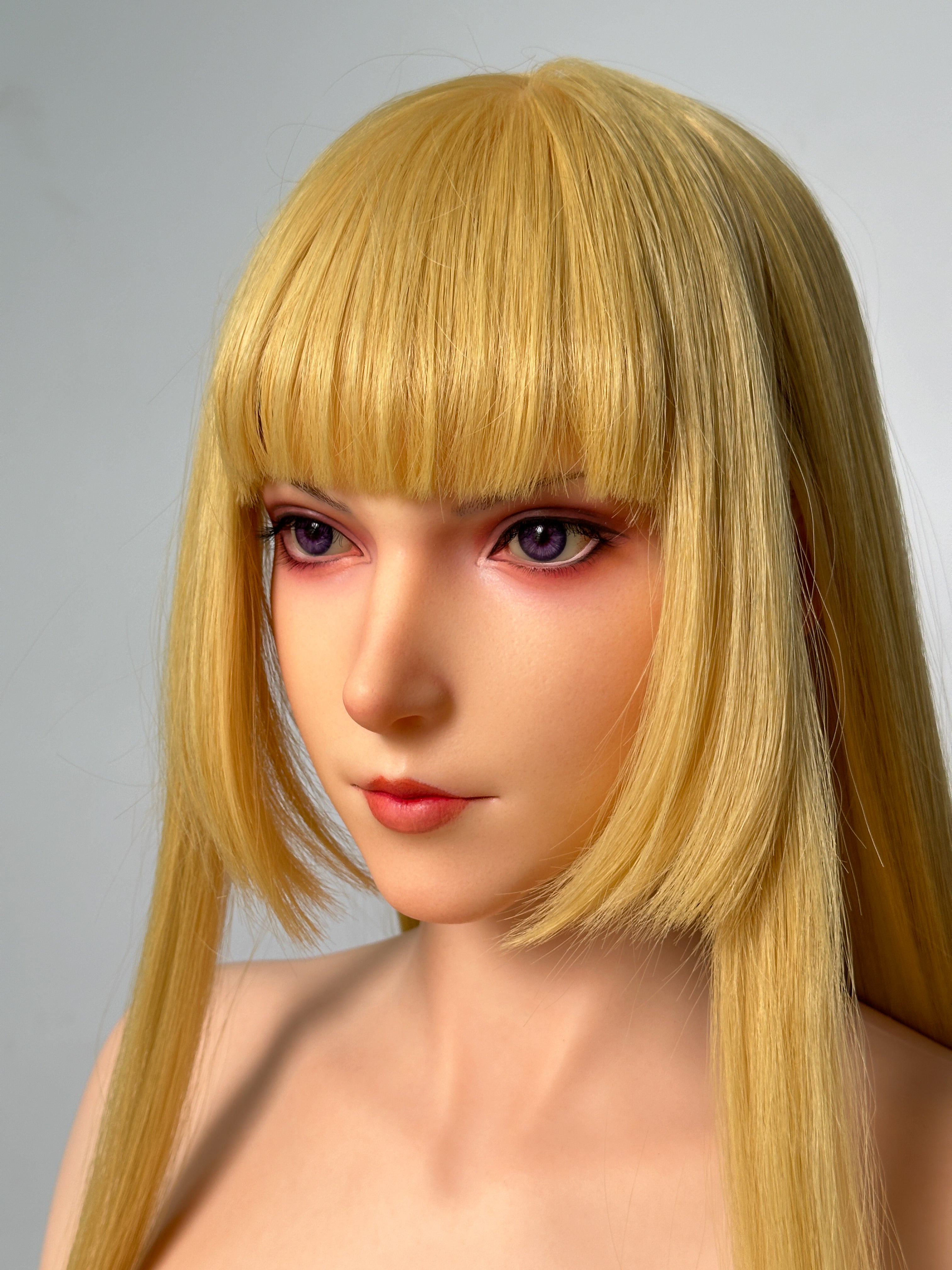 Poupée de jeu Lady Lili 171cm/5'7" en silicone (bonnet G)