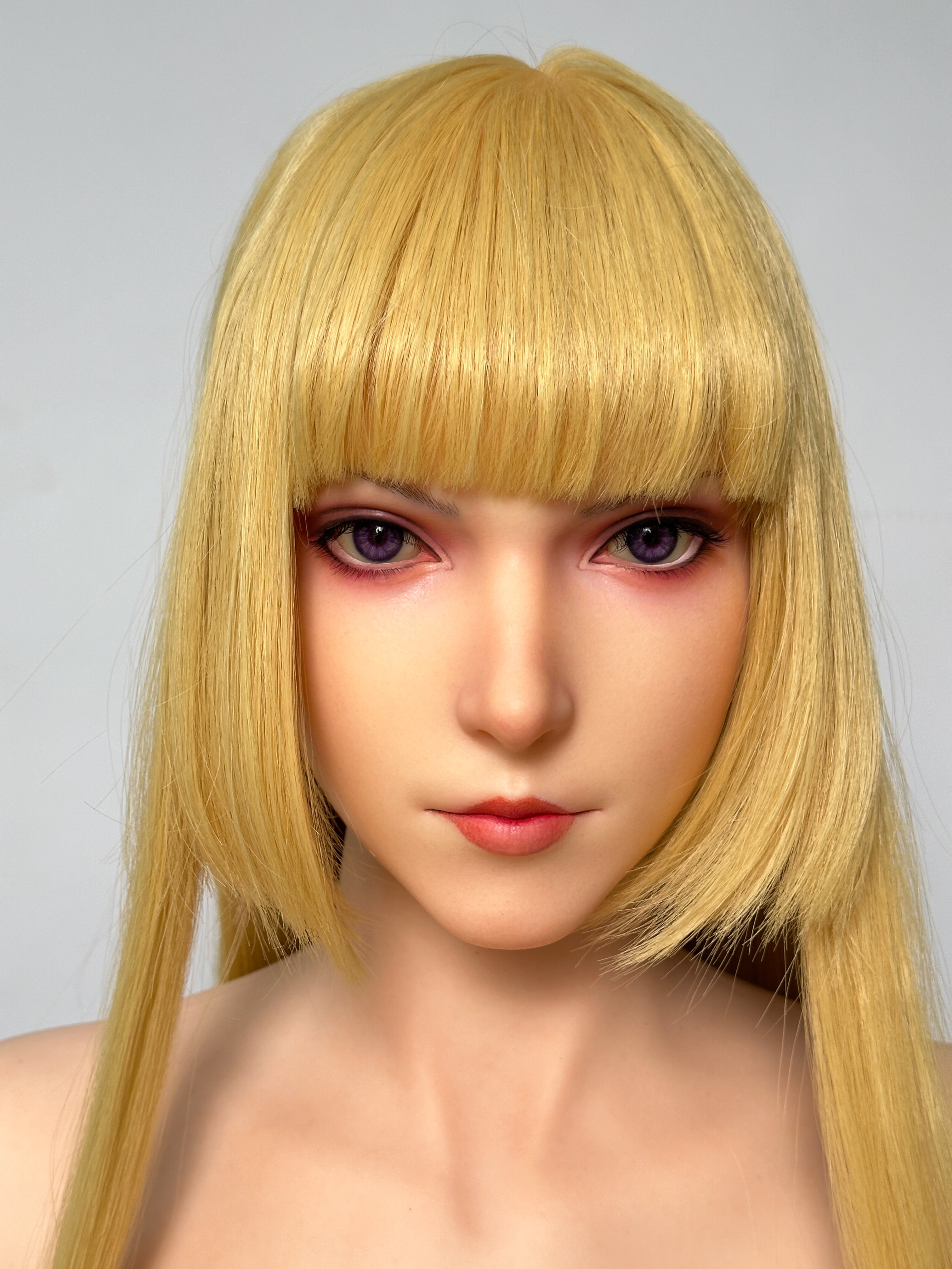 Poupée de jeu Lady Lili 171cm/5'7" en silicone (bonnet G)