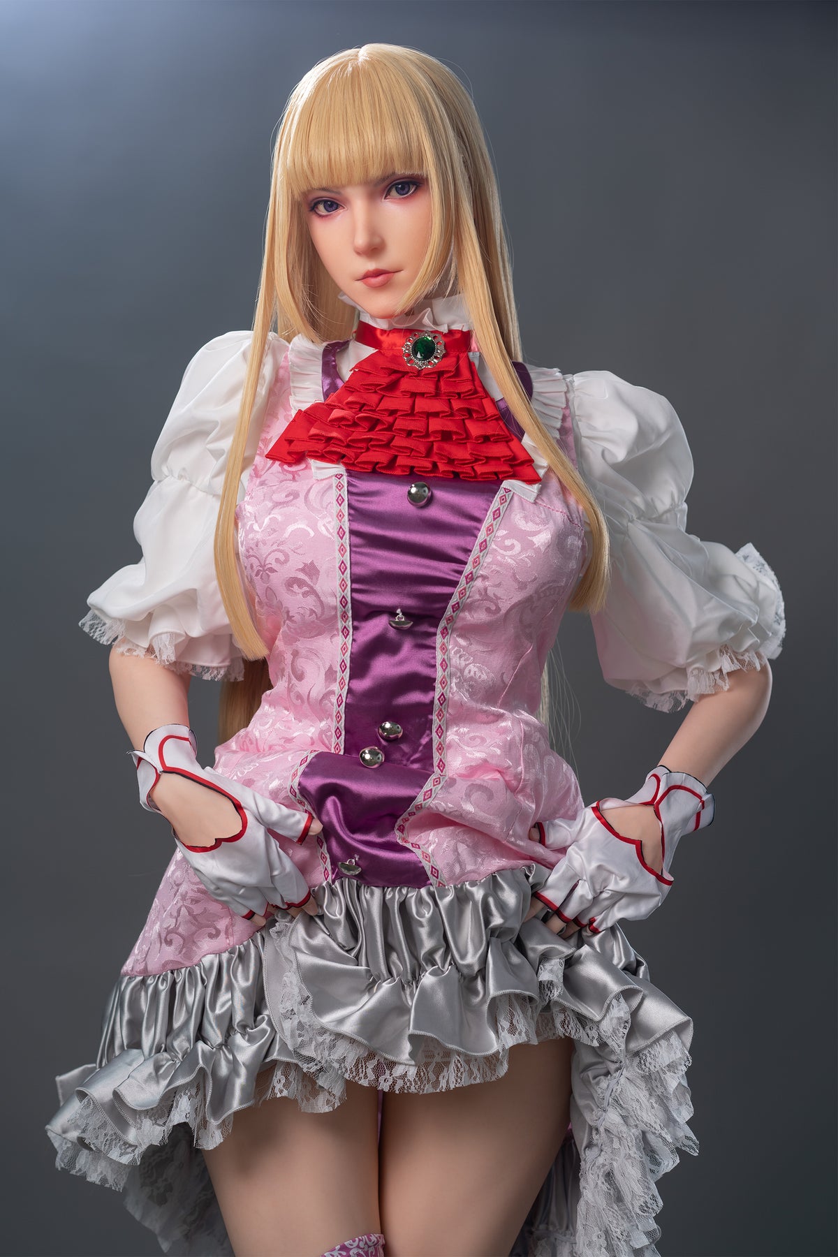 Poupée de jeu Lady Lili 171cm/5'7" en silicone (bonnet G)