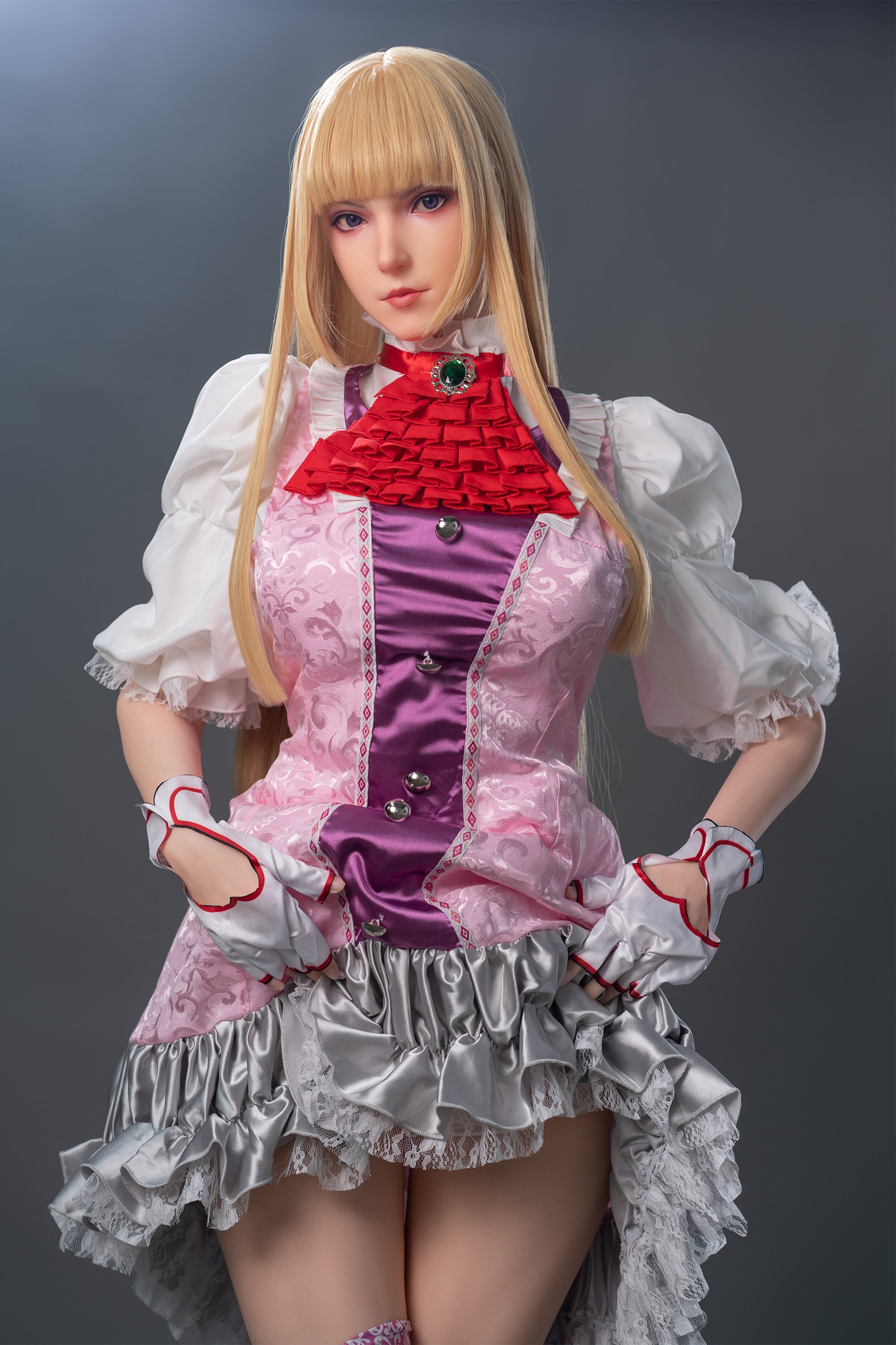 Poupée de jeu Lady Lili 171cm/5'7" en silicone (bonnet G)