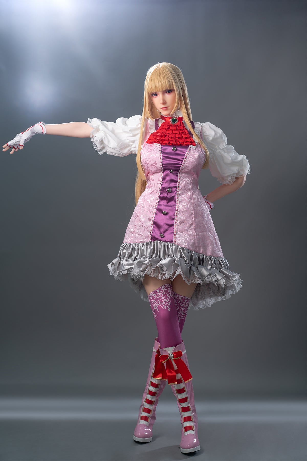 Poupée de jeu Lady Lili 171cm/5'7" en silicone (bonnet G)