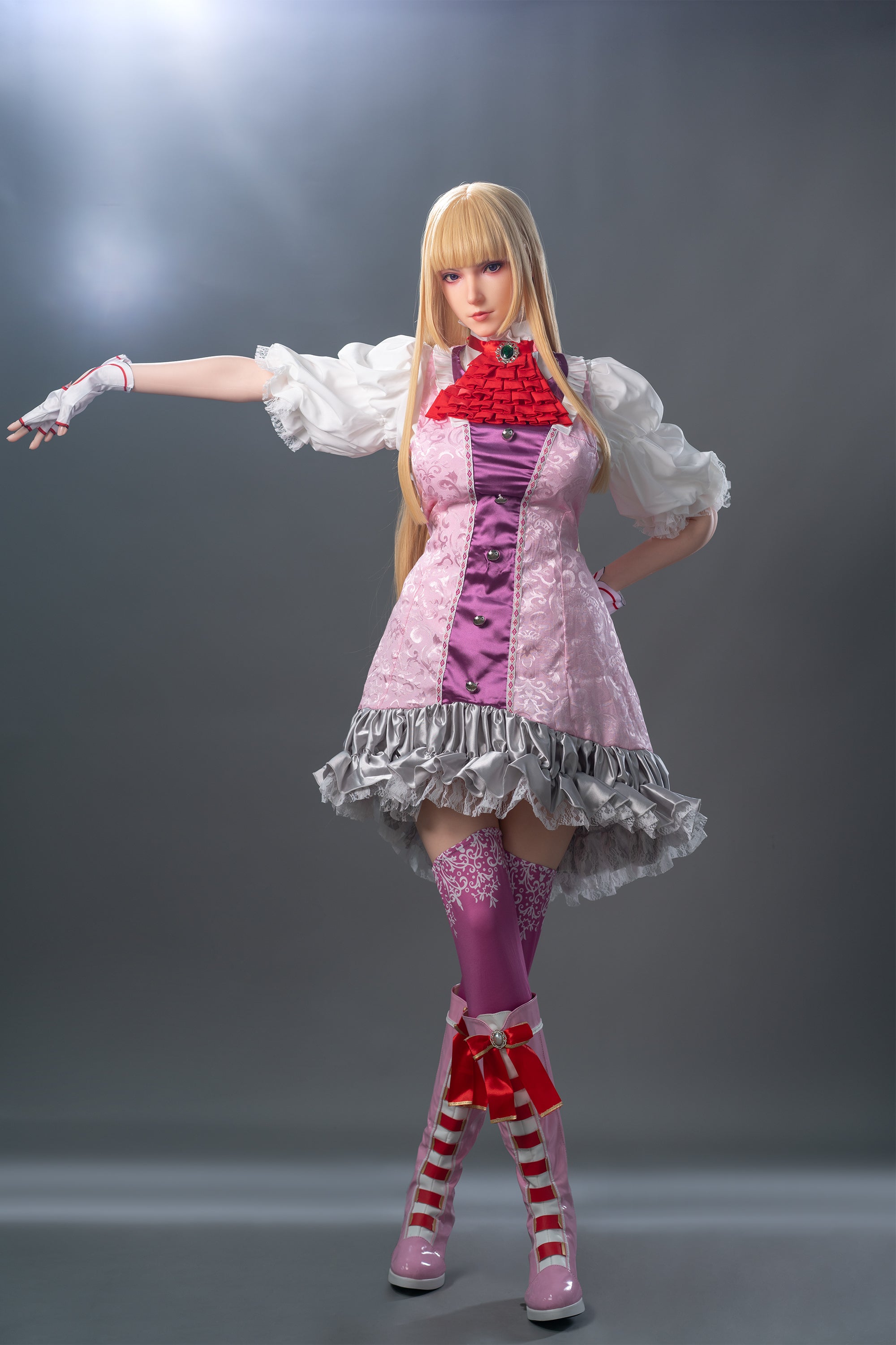 Poupée de jeu Lady Lili 171cm/5'7" en silicone (bonnet G)