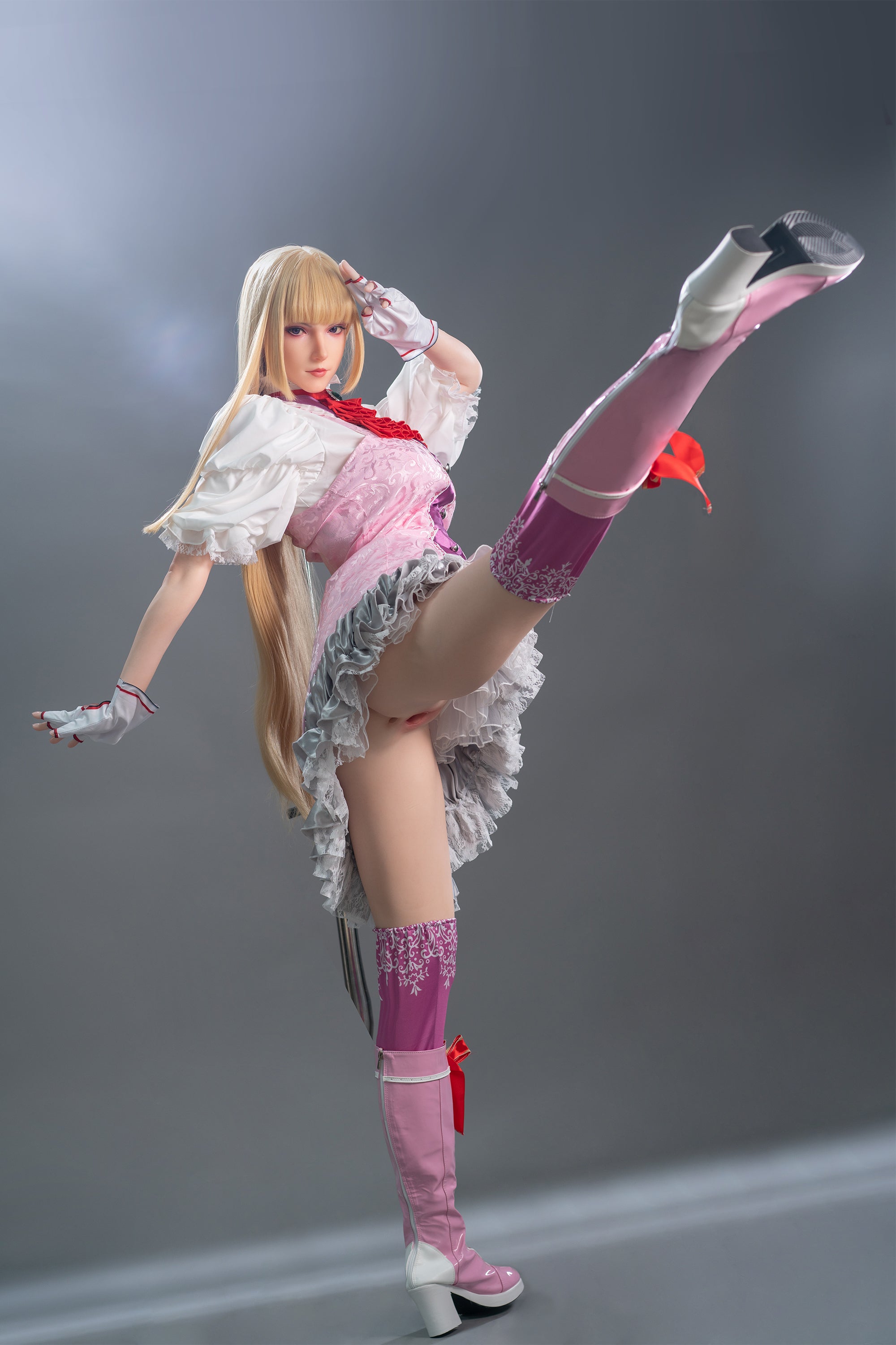 Poupée de jeu Lady Lili 171cm/5'7" en silicone (bonnet G)