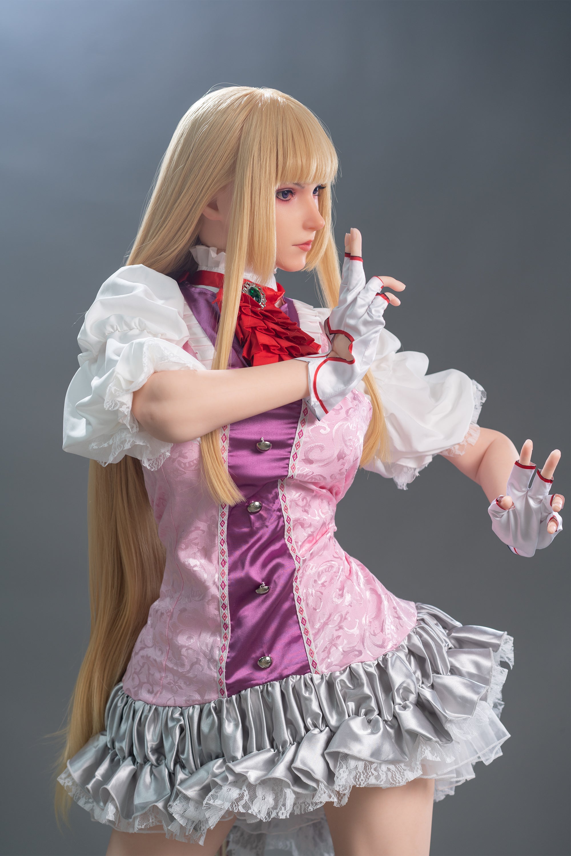 Poupée de jeu Lady Lili 171cm/5'7" en silicone (bonnet G)