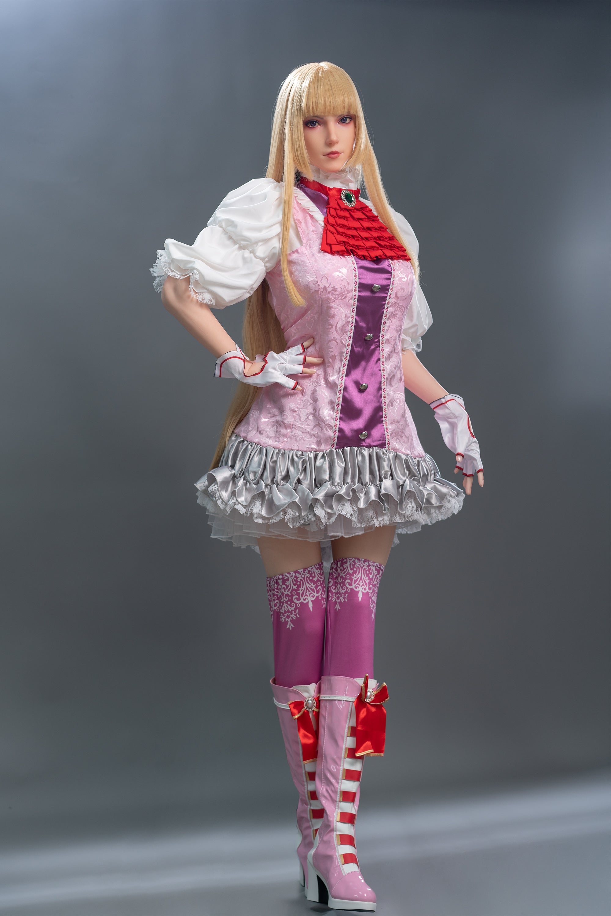 Poupée de jeu Lady Lili 171cm/5'7" en silicone (bonnet G)