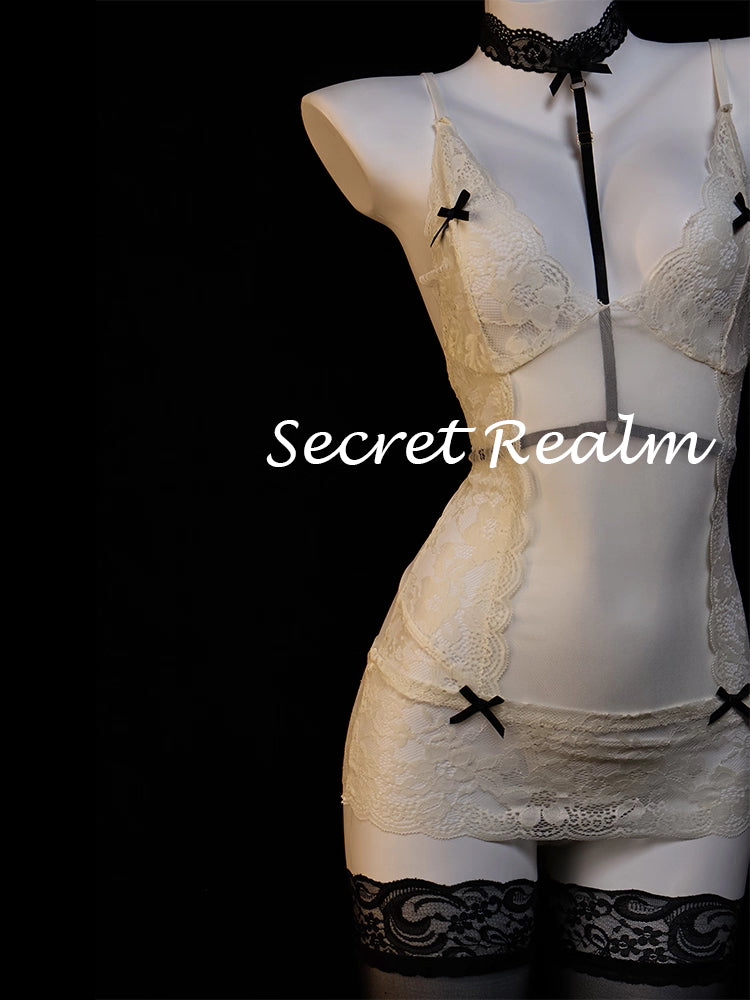 Ensemble de lingerie transparente avec détails en dentelle