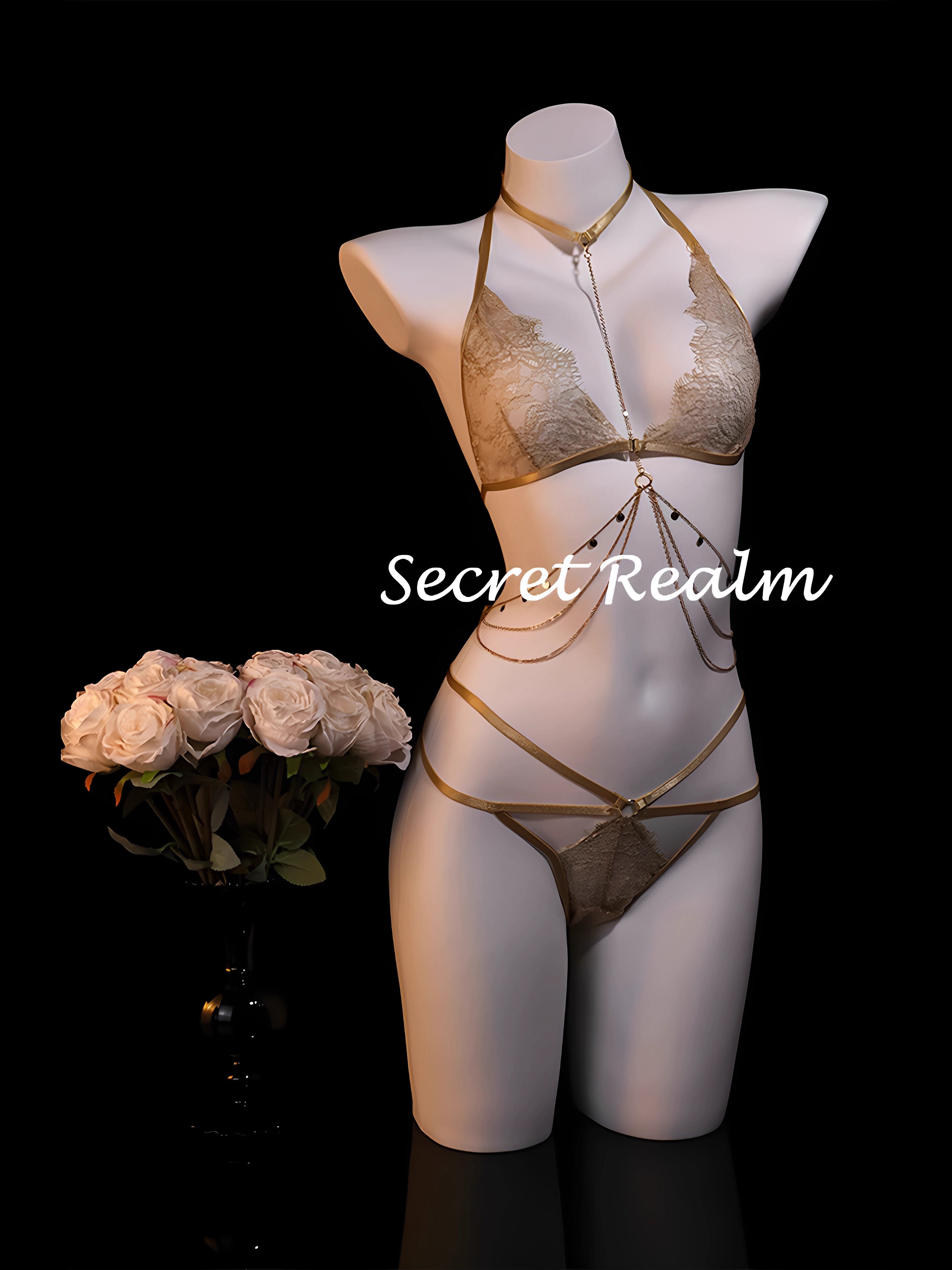 Ensemble de lingerie sensuel en dentelle avec chaîne de corps