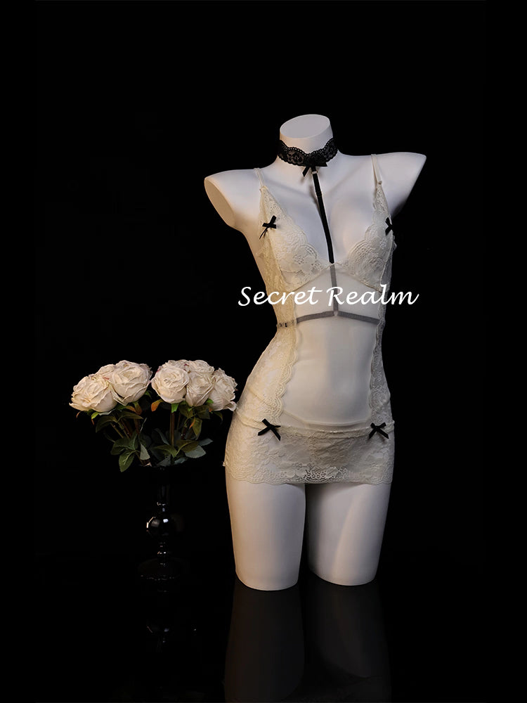 Ensemble de lingerie transparente avec détails en dentelle