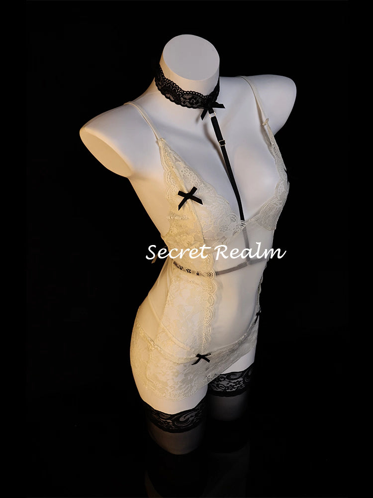 Ensemble de lingerie transparente avec détails en dentelle