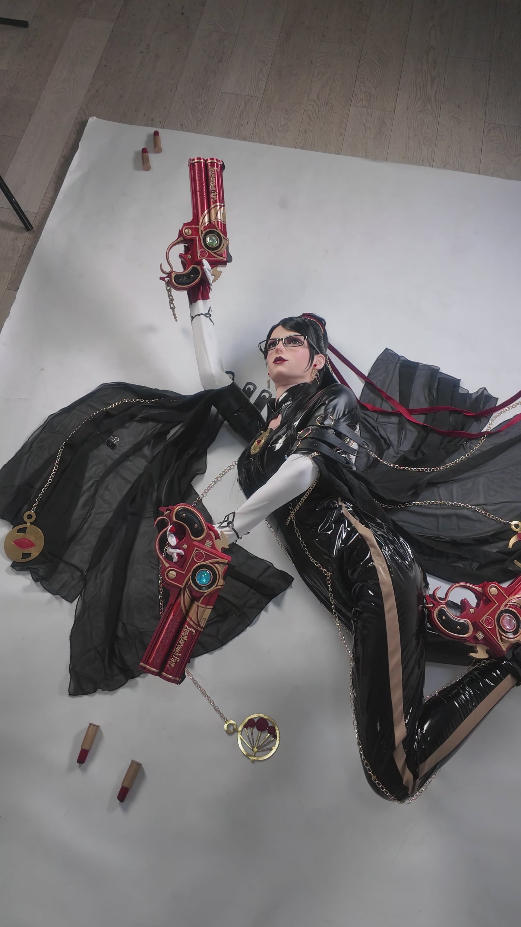 Charger la vidéo : Poupée de silicone B-Cup Lady Bayonetta du jeu, 170cm/5'7"