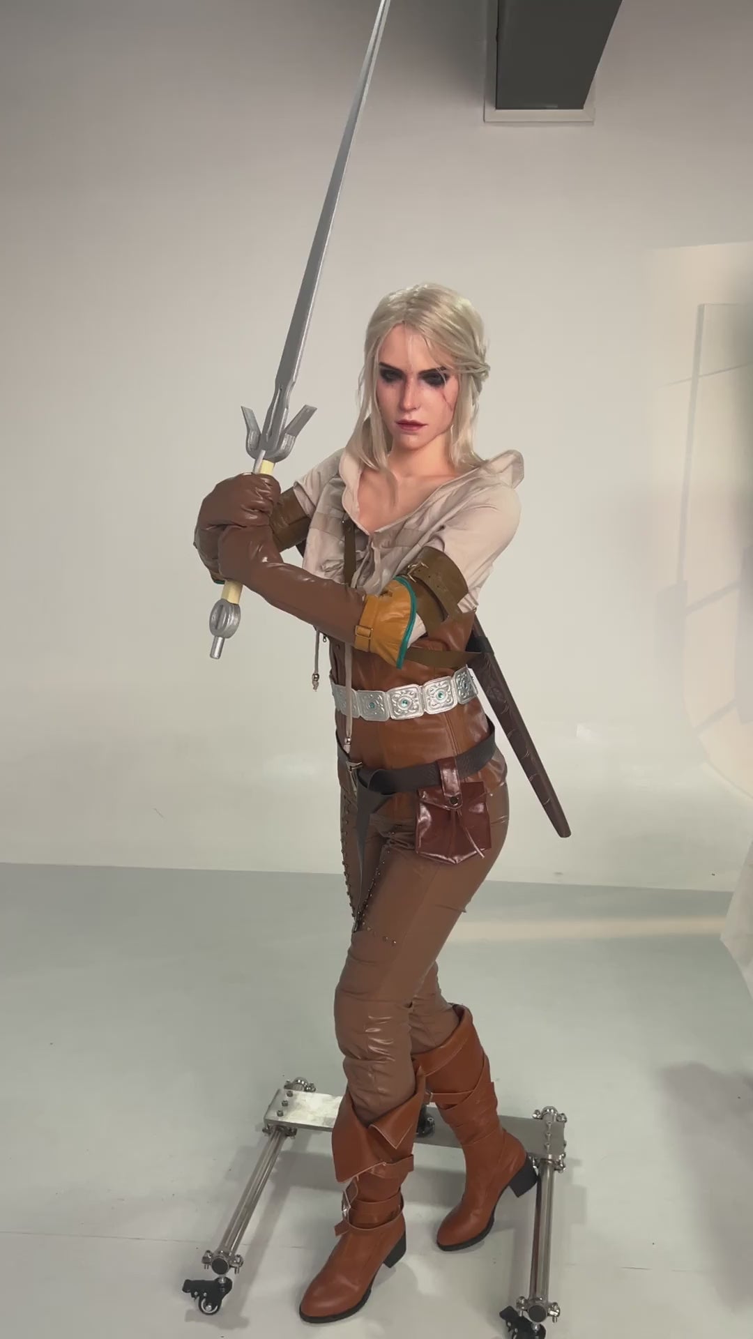 Charger la vidéo : Poupée en Silicone Game Lady Ciri 168cm/5'6" Bonnets E
